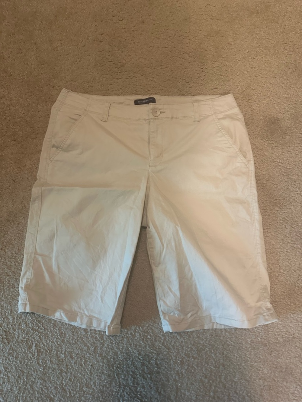 Bandolino Michele Khaki Bermuda Shorts Size 8 - Picture 2 of 4